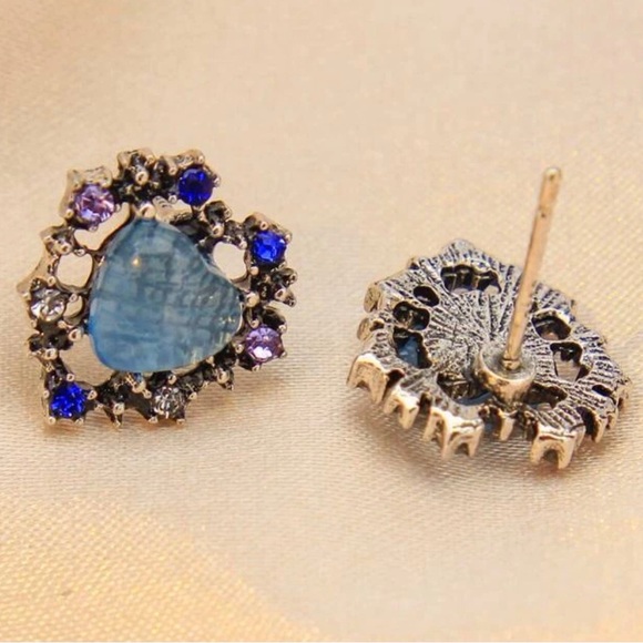 “Blue Branded Heart Wreath” Crisscross Bisect Framed Multicolor Gem Romance Stud - Picture 4 of 4